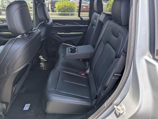 new 2025 Jeep Grand Cherokee car, priced at $48,915