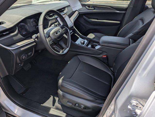 new 2025 Jeep Grand Cherokee car, priced at $48,915