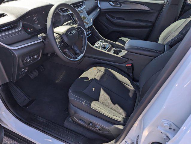 new 2025 Jeep Grand Cherokee car, priced at $41,780