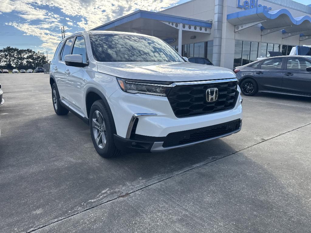 new 2025 Honda Pilot car, priced at $44,695
