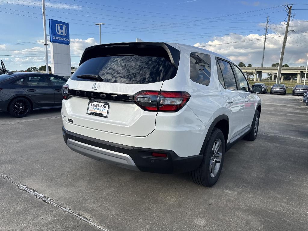 new 2025 Honda Pilot car, priced at $44,695