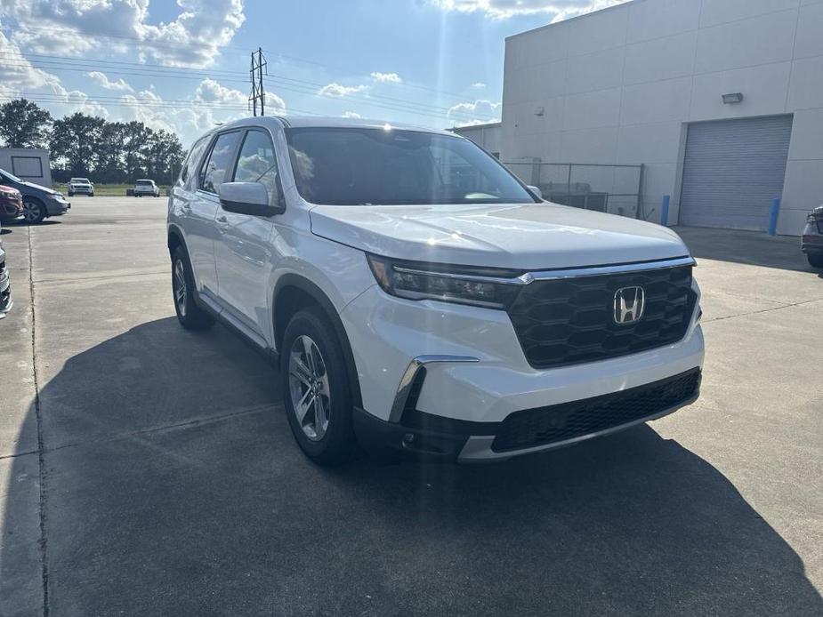 new 2025 Honda Pilot car, priced at $45,266