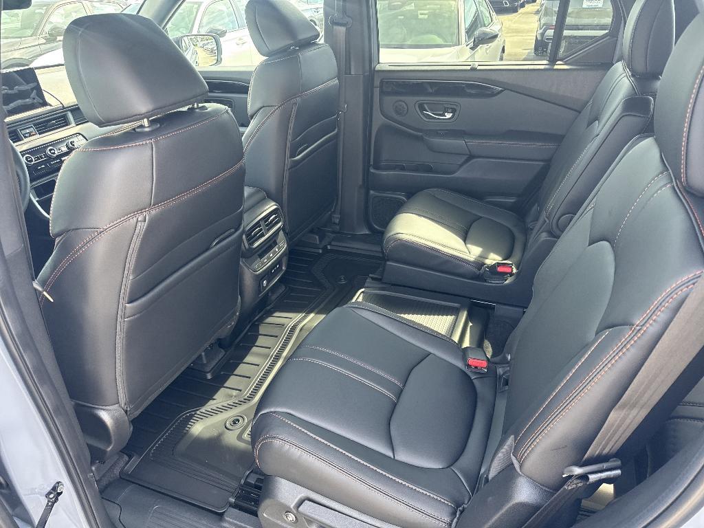 new 2025 Honda Pilot car, priced at $48,259