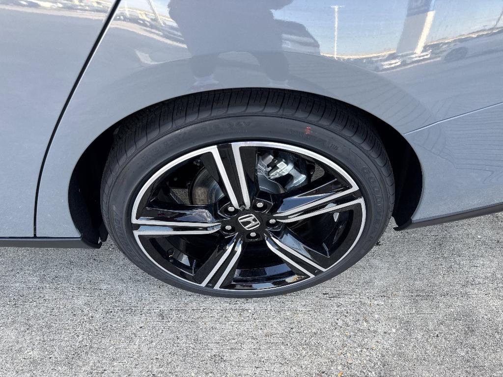 new 2025 Honda Accord Hybrid car, priced at $33,700