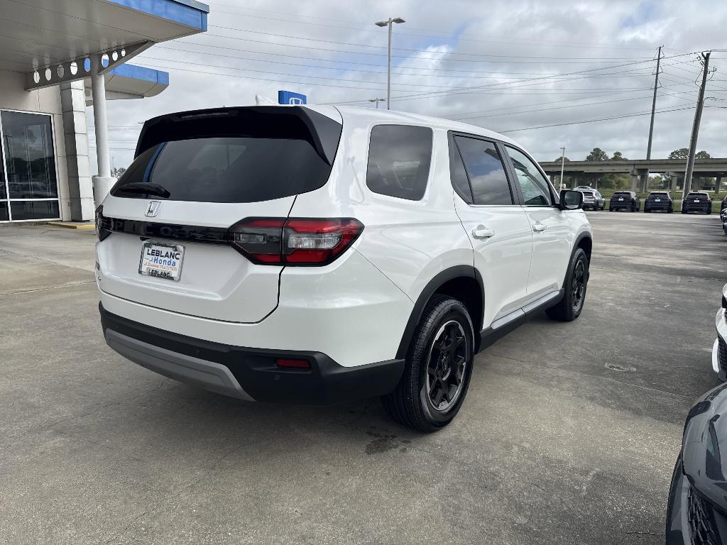new 2025 Honda Pilot car, priced at $46,113