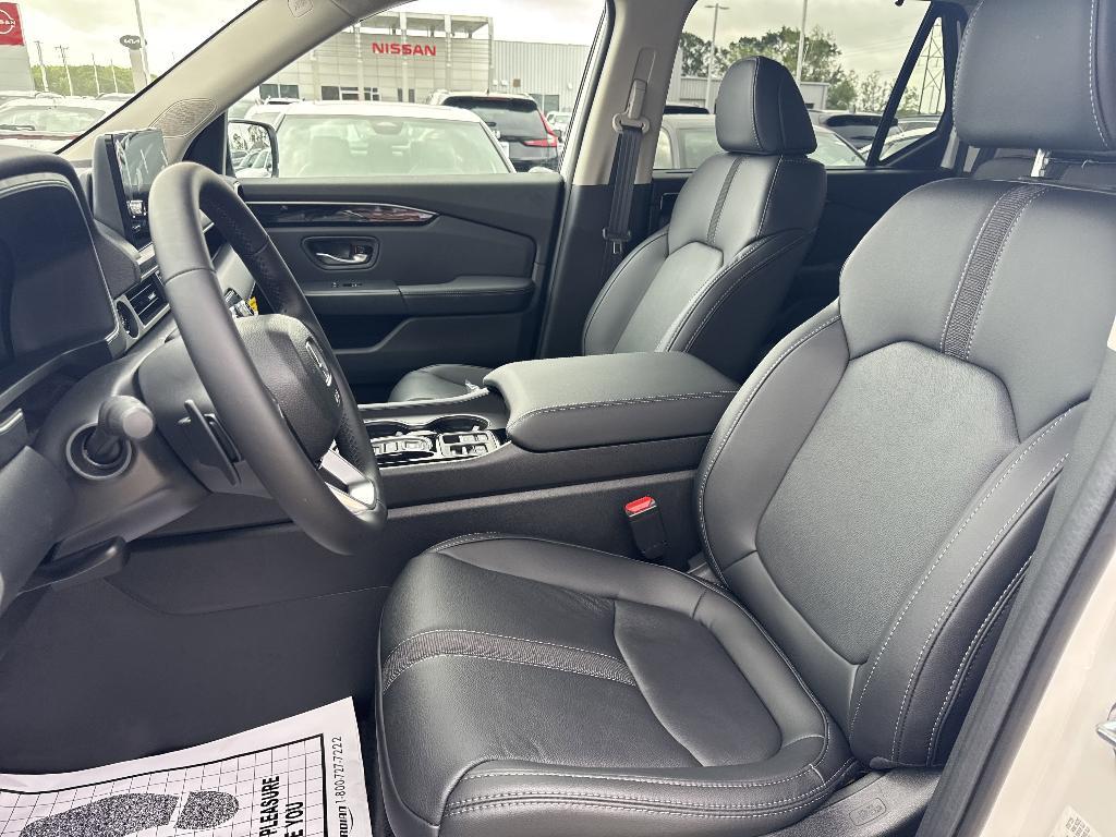 new 2025 Honda Pilot car, priced at $46,113