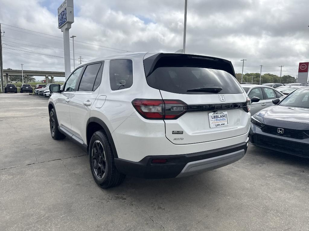 new 2025 Honda Pilot car, priced at $46,113