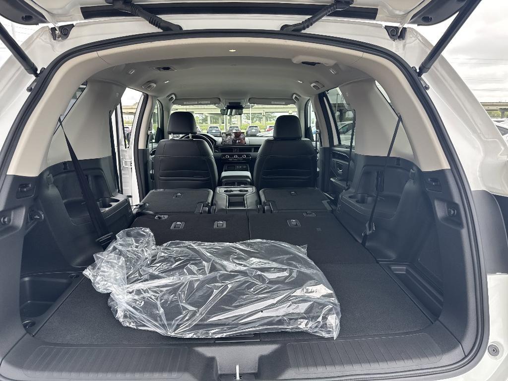 new 2025 Honda Pilot car, priced at $46,113