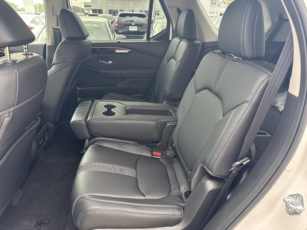 new 2025 Honda Pilot car, priced at $46,113