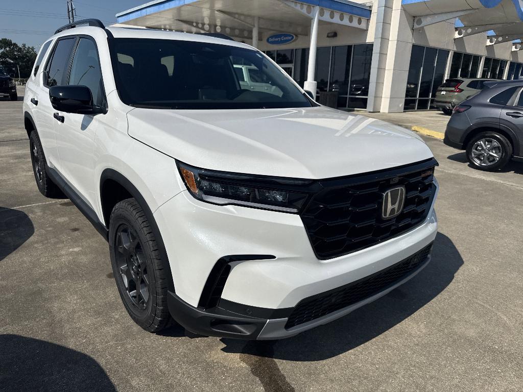 new 2025 Honda Pilot car, priced at $48,259