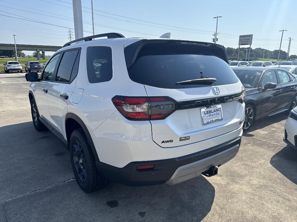 new 2025 Honda Pilot car, priced at $48,259