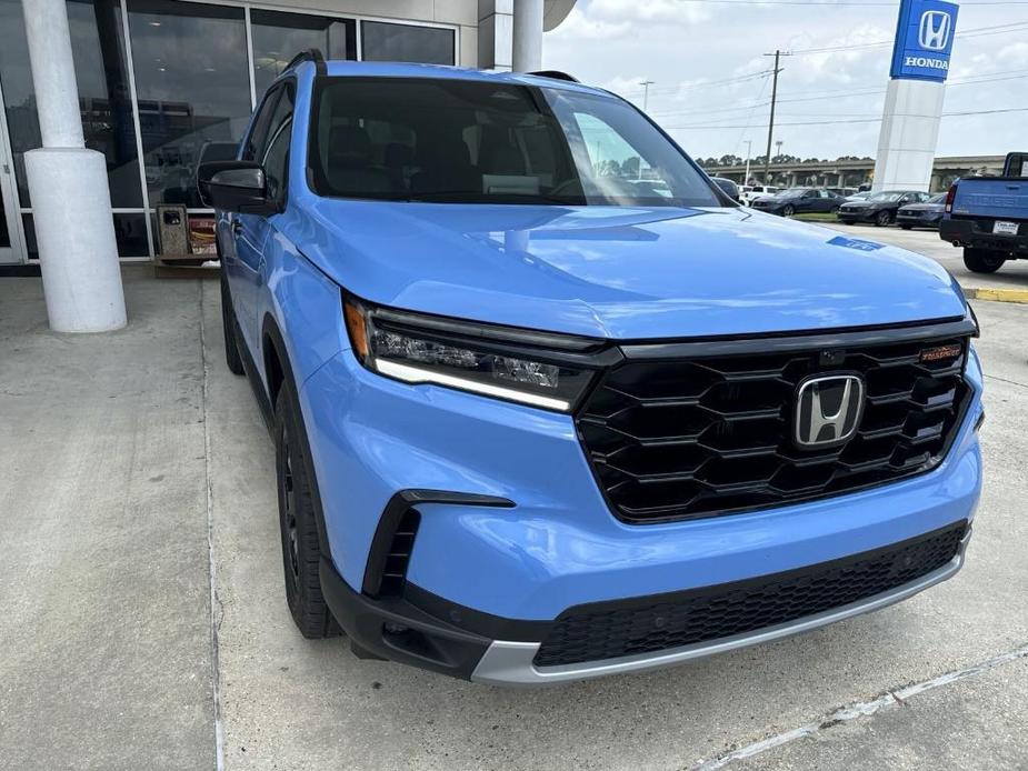 new 2025 Honda Pilot car, priced at $51,950