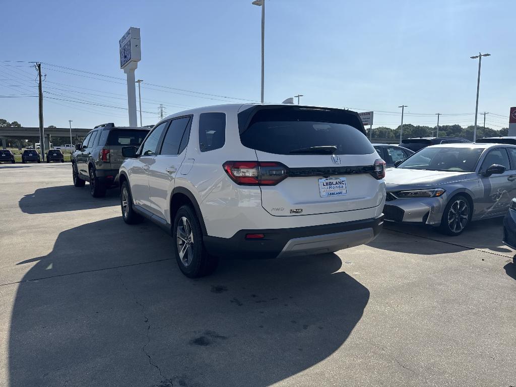 new 2025 Honda Pilot car, priced at $44,650