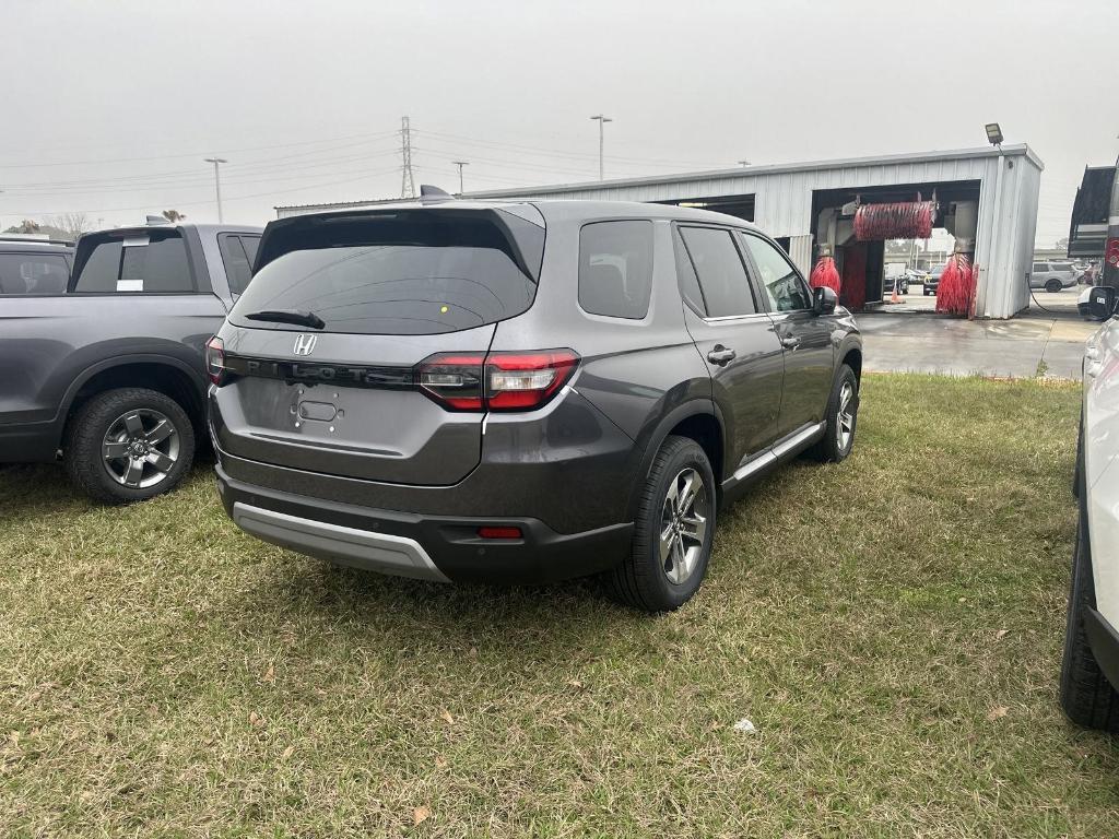 new 2025 Honda Pilot car, priced at $42,925
