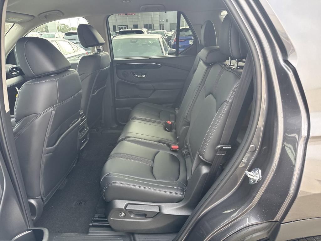 new 2025 Honda Pilot car, priced at $42,925