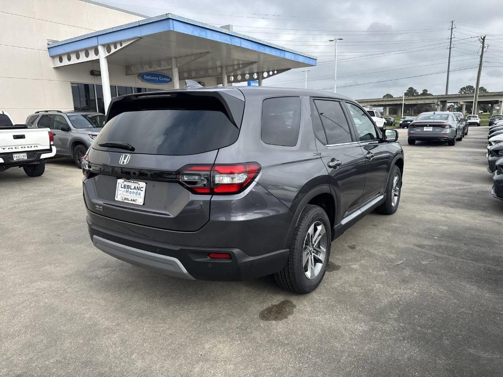 new 2025 Honda Pilot car, priced at $42,925