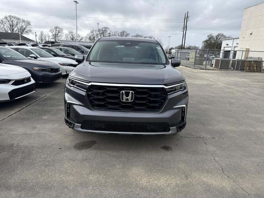 new 2025 Honda Pilot car, priced at $42,925