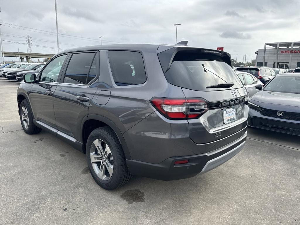 new 2025 Honda Pilot car, priced at $42,925