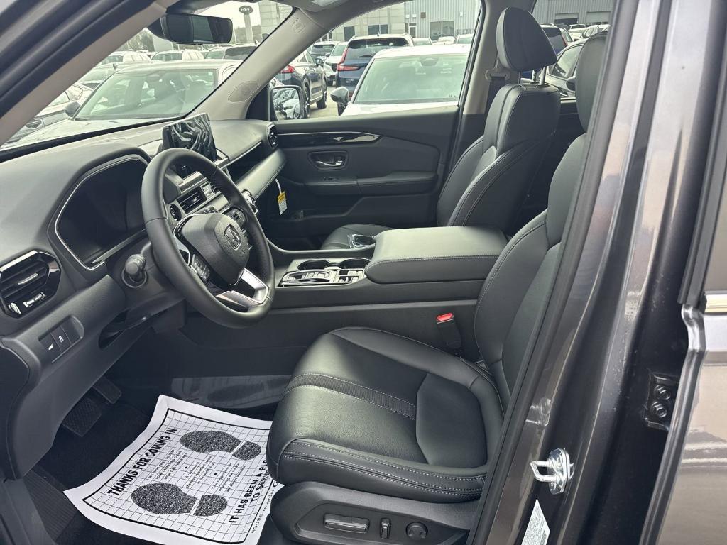 new 2025 Honda Pilot car, priced at $42,925