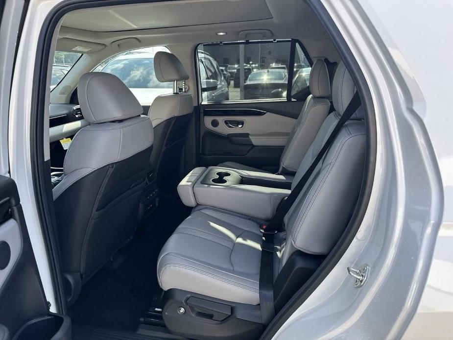 new 2025 Honda Pilot car, priced at $48,236