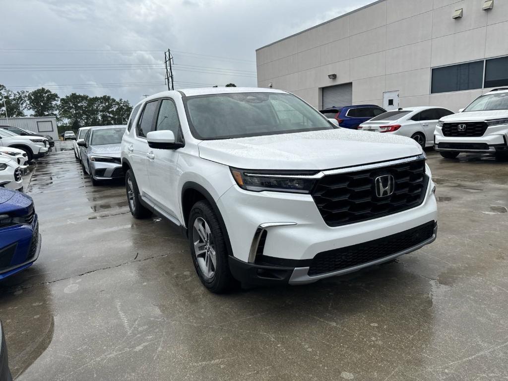 new 2025 Honda Pilot car, priced at $42,092