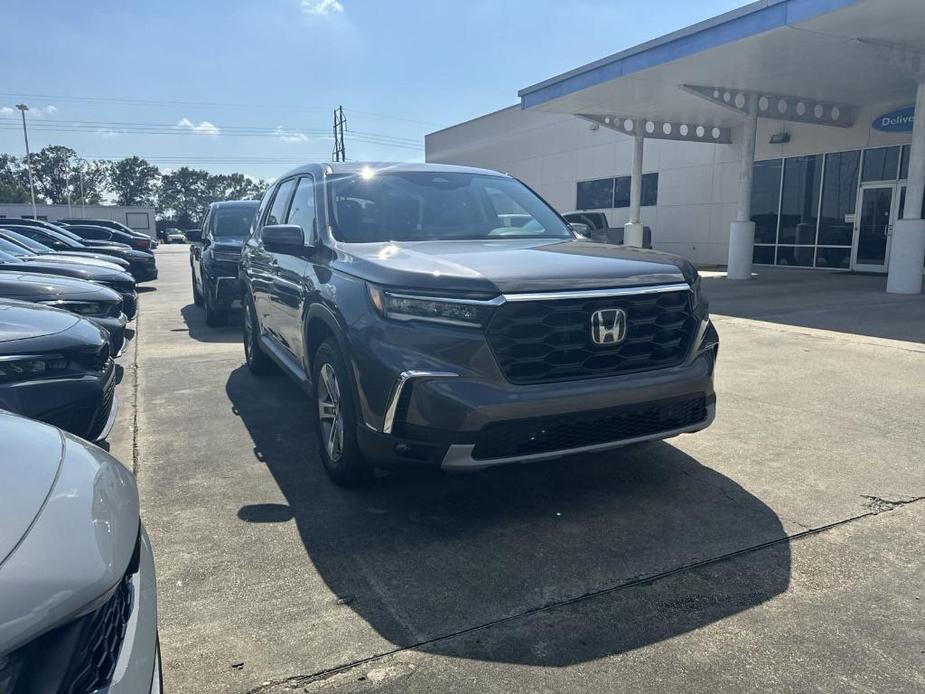 new 2025 Honda Pilot car, priced at $42,198