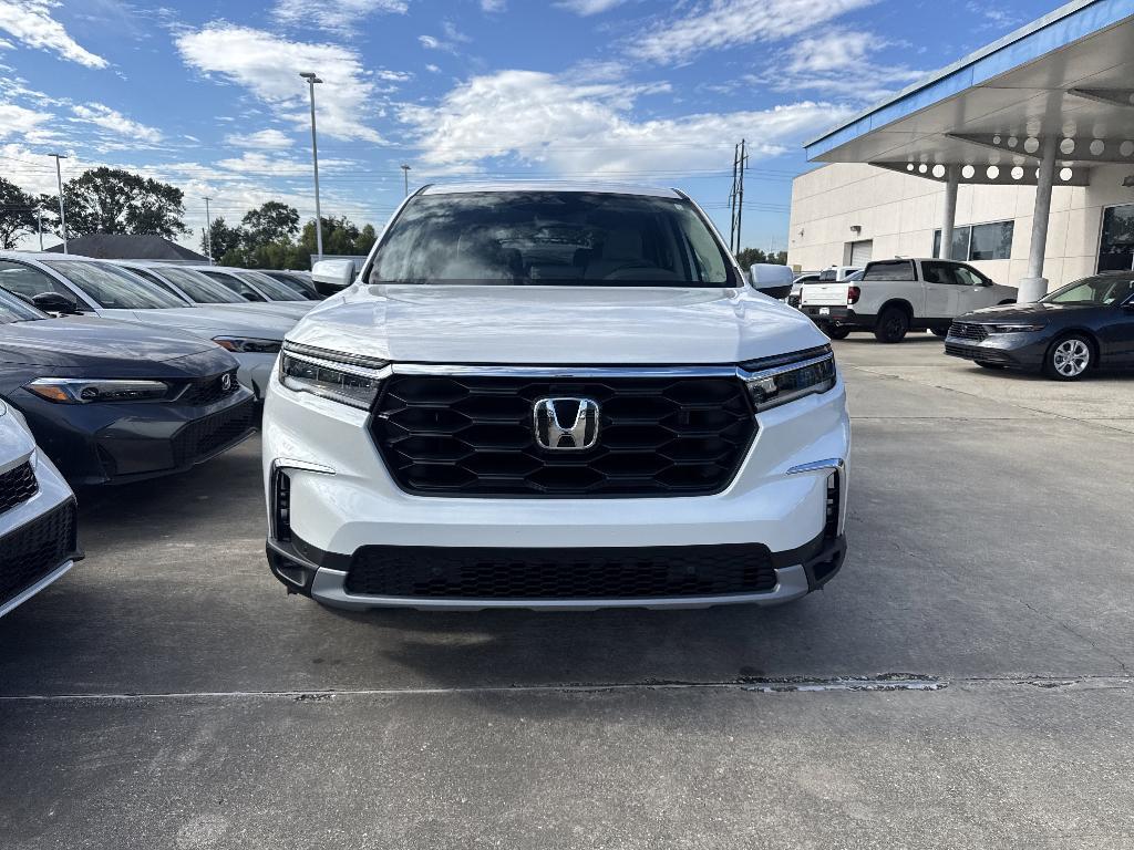 new 2025 Honda Pilot car, priced at $42,725