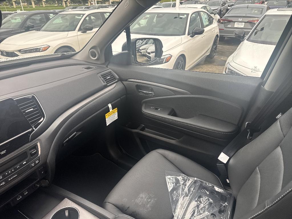 new 2025 Honda Ridgeline car, priced at $42,192