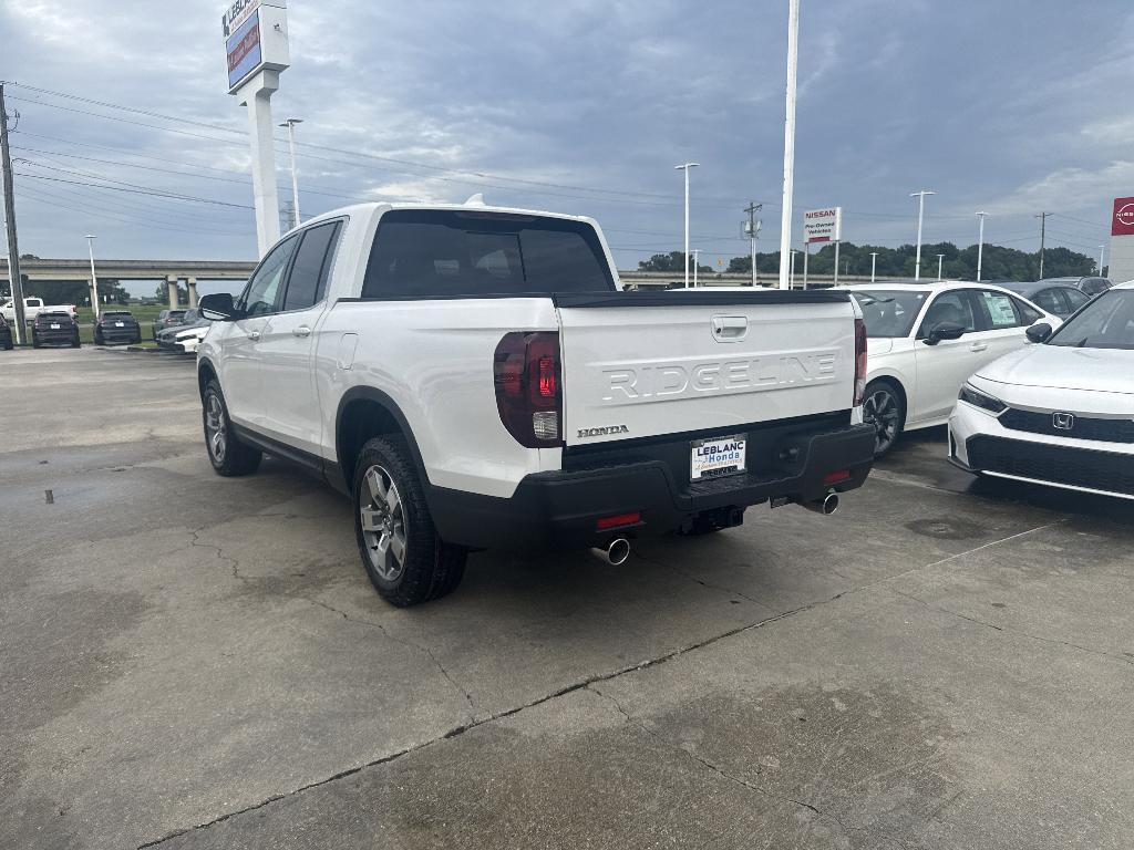 new 2025 Honda Ridgeline car, priced at $42,192