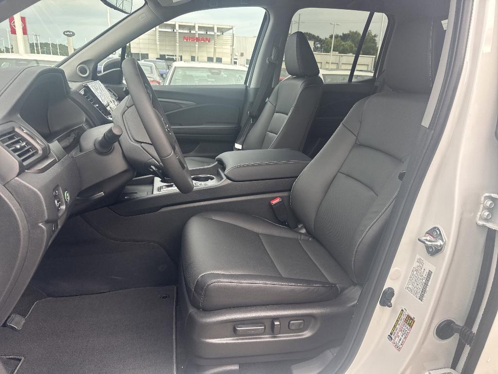 new 2025 Honda Ridgeline car, priced at $42,192
