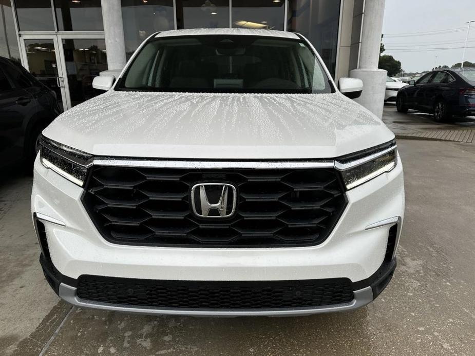 new 2025 Honda Pilot car, priced at $41,343