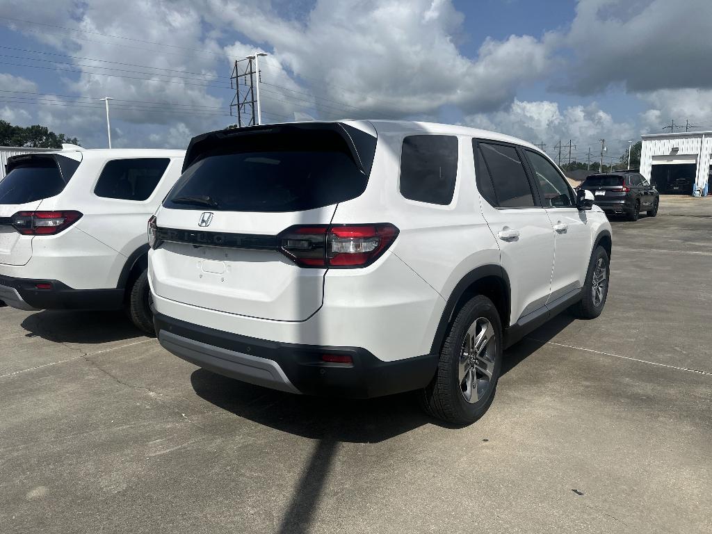new 2025 Honda Pilot car, priced at $45,405