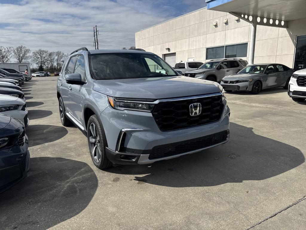 new 2025 Honda Pilot car, priced at $50,604