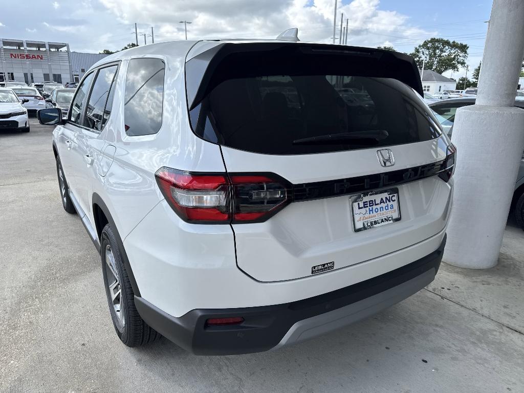 new 2025 Honda Pilot car, priced at $42,680