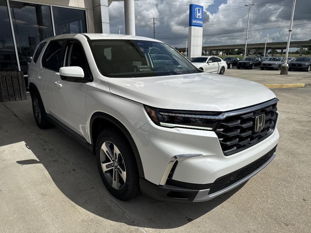 new 2025 Honda Pilot car, priced at $42,680