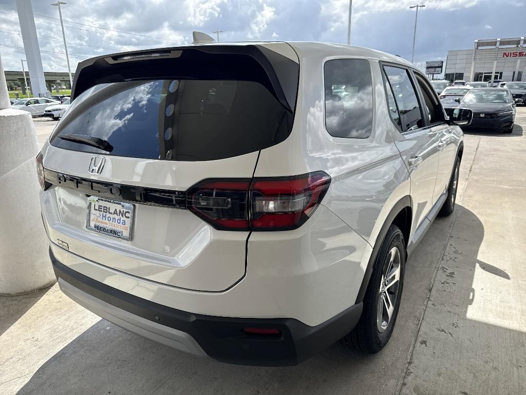 new 2025 Honda Pilot car, priced at $42,680