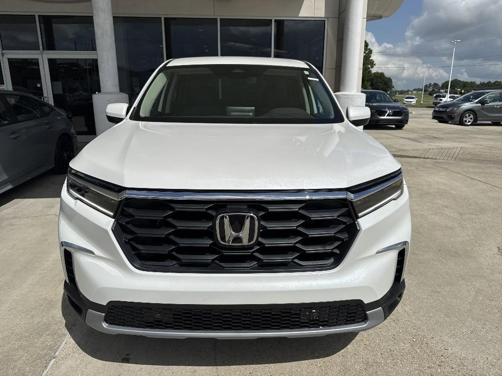 new 2025 Honda Pilot car, priced at $42,680