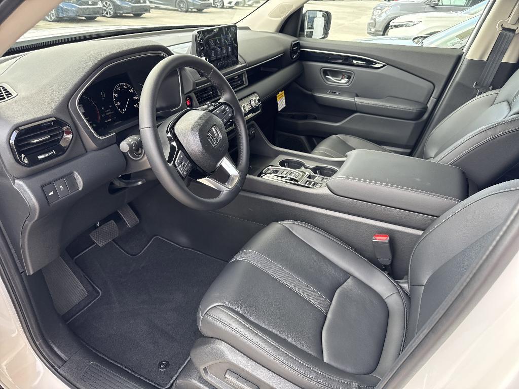 new 2025 Honda Pilot car, priced at $42,680