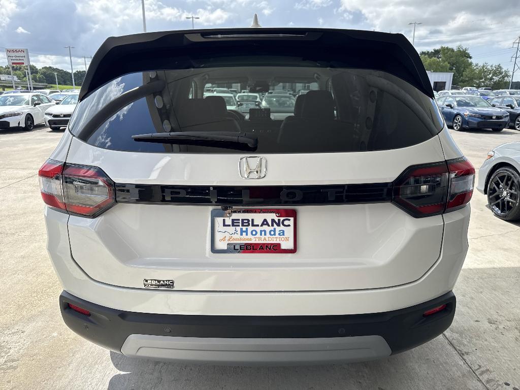 new 2025 Honda Pilot car, priced at $42,680