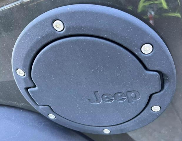 used 2015 Jeep Wrangler Unlimited car, priced at $20,495