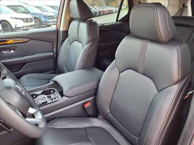 new 2025 Honda Pilot car, priced at $43,725