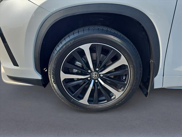 used 2022 Toyota Highlander car, priced at $38,979