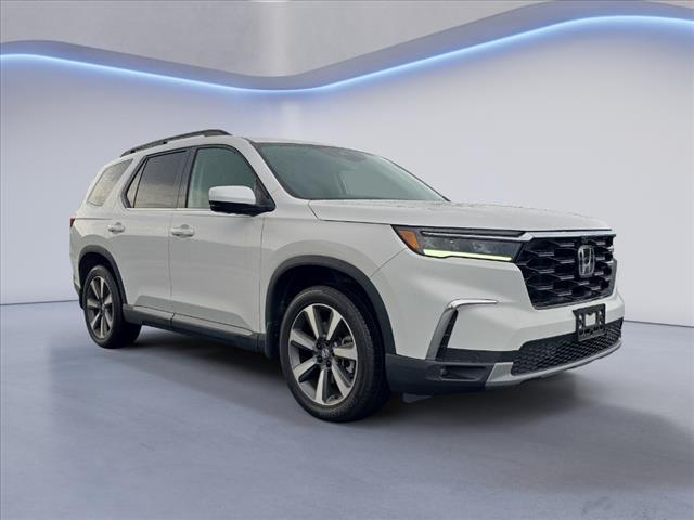 used 2025 Honda Pilot car, priced at $49,898