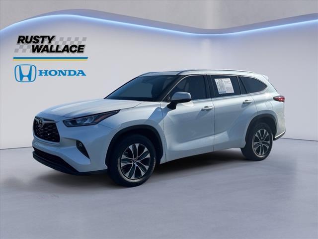 used 2020 Toyota Highlander car, priced at $28,888
