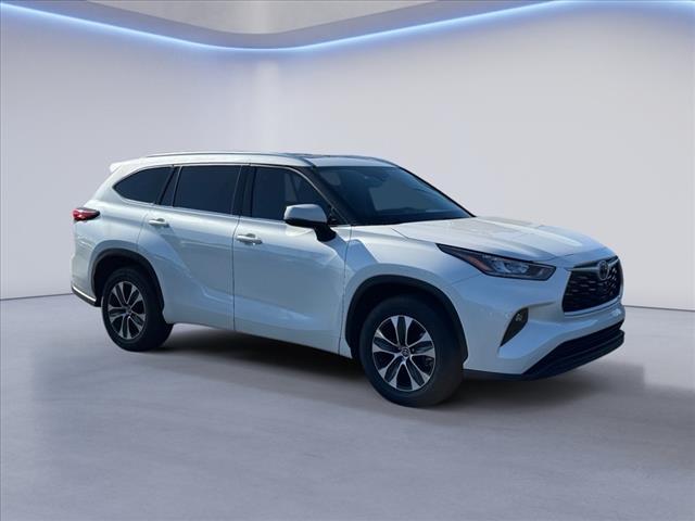 used 2020 Toyota Highlander car, priced at $28,888