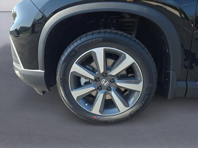 new 2025 Honda Pilot car, priced at $46,995