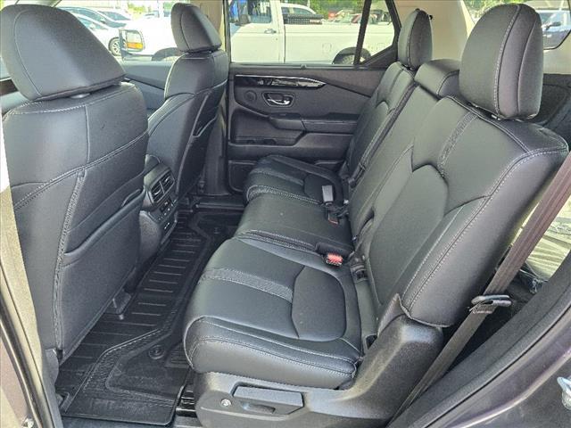 new 2025 Honda Pilot car, priced at $43,949