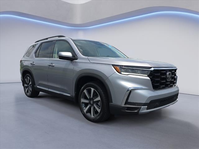 new 2025 Honda Pilot car, priced at $50,670