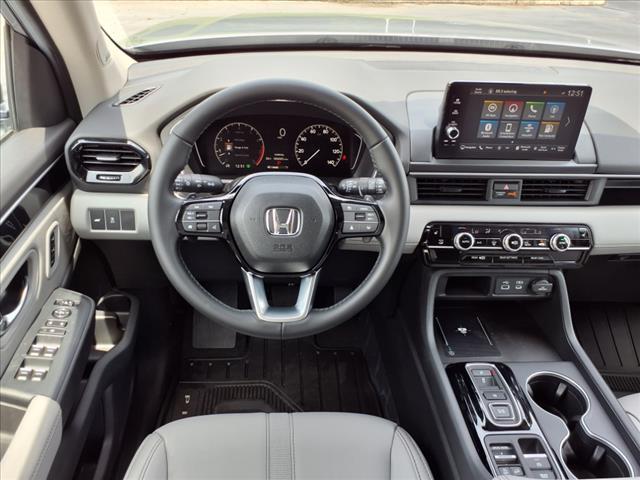new 2025 Honda Pilot car, priced at $50,670