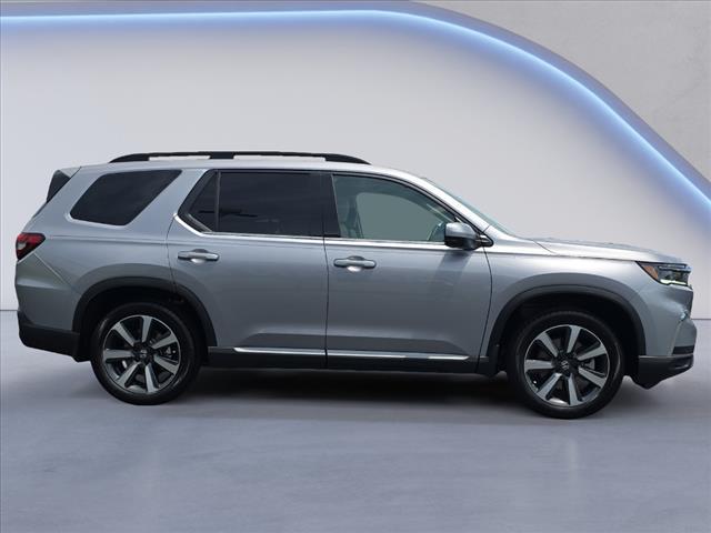 new 2025 Honda Pilot car, priced at $50,670